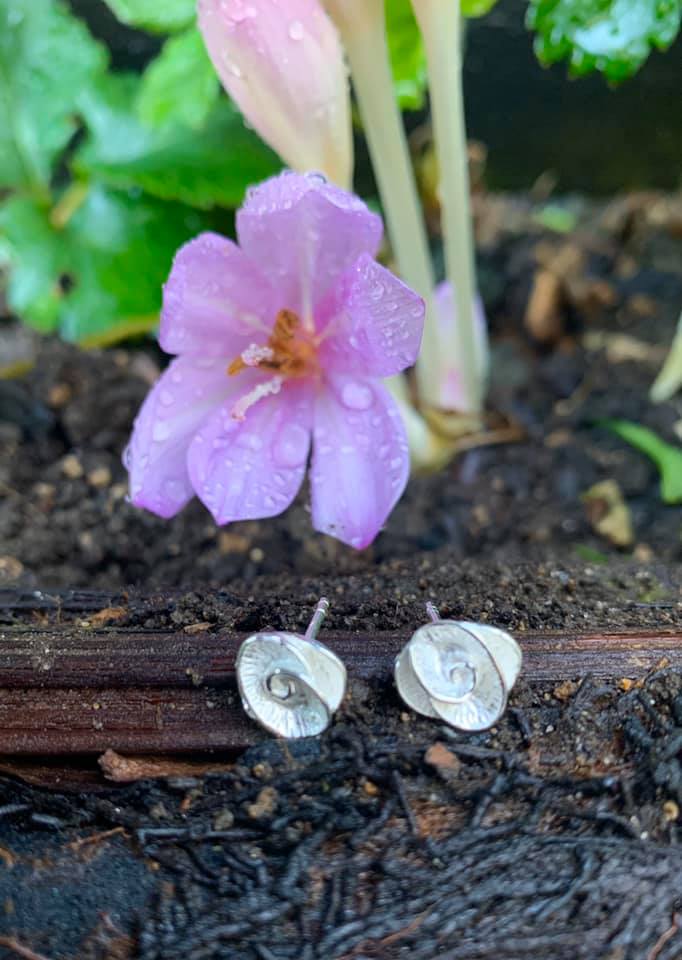 Rosette Studs